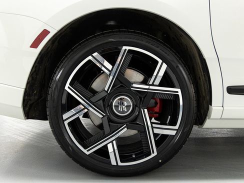 New 2026 Rolls-Royce Cullinan Black Badge image 27