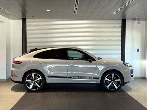 Certified 2025 Porsche Cayenne Coupe AWD/4WD image 8