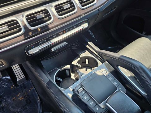 Used 2022 Mercedes-Benz GLS 450 4MATIC image 33