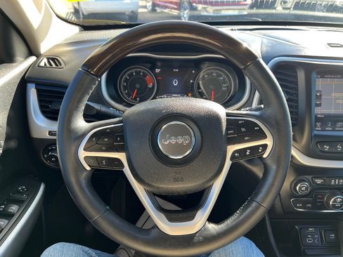 Used 2018 Jeep Cherokee Overland w/ Technology Group image 18