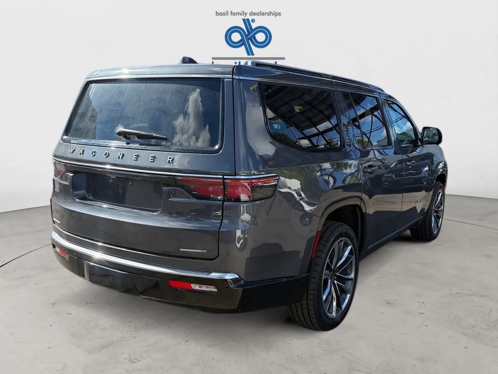 Used 2023 Jeep Wagoneer Series III w/ Premium Group I AWD/4WD image 6