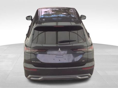 Used 2025 Mitsubishi Outlander AWD image 5