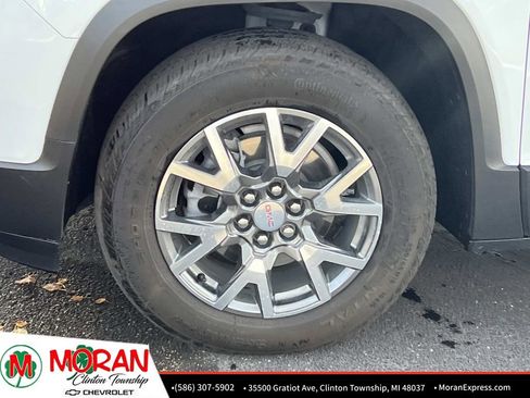 Certified 2023 GMC Acadia SLT w/ Technology Package image 10