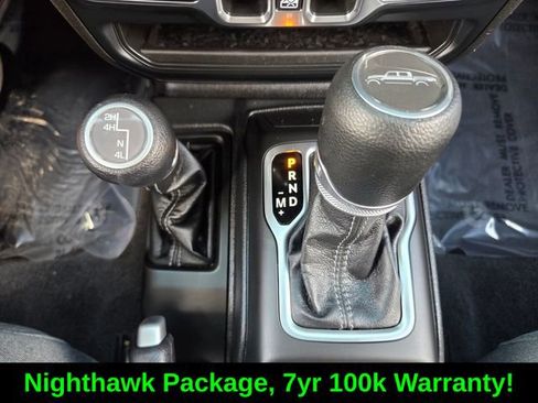 Used 2025 Jeep Gladiator Mojave AWD/4WD image 27