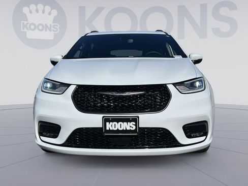 Used 2023 Chrysler Pacifica Touring-L w/ S Appearance Package image 11