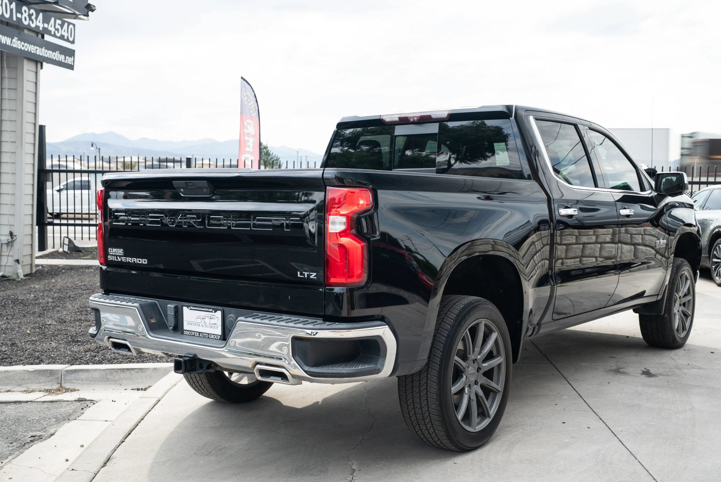 Used 2020 Chevrolet Silverado 1500 LTZ AWD/4WD image 8