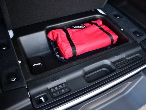 New 2025 Jeep Wrangler Sahara image 30