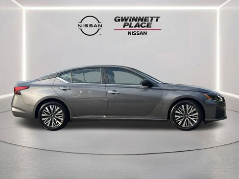 Used 2024 Nissan Altima 2.5 SV FWD image 26