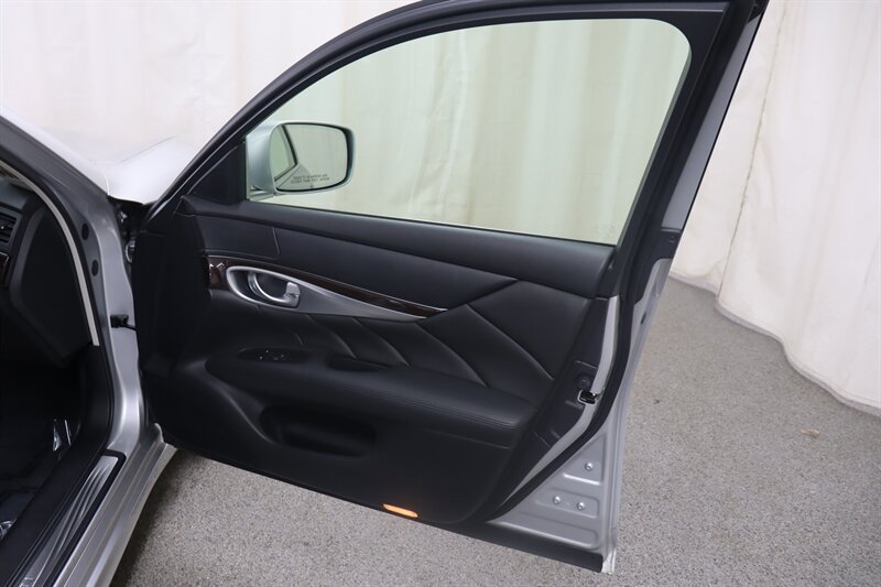 Used 2013 INFINITI M35 w/ Premium Pkg RWD image 21
