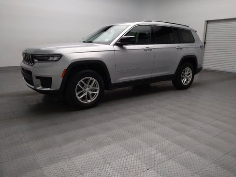 Used 2023 Jeep Grand Cherokee L Laredo image 2