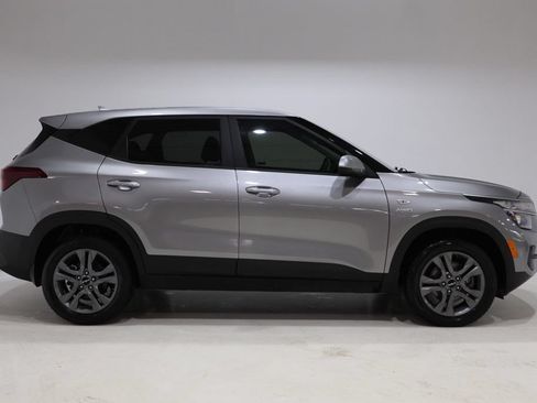 Used 2023 Kia Seltos LX AWD/4WD image 9