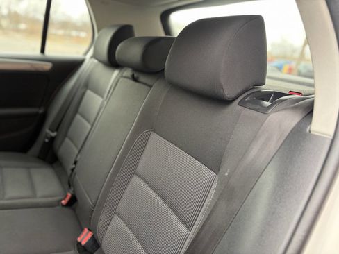 Used 2013 Volkswagen Golf 4-Door FWD image 17