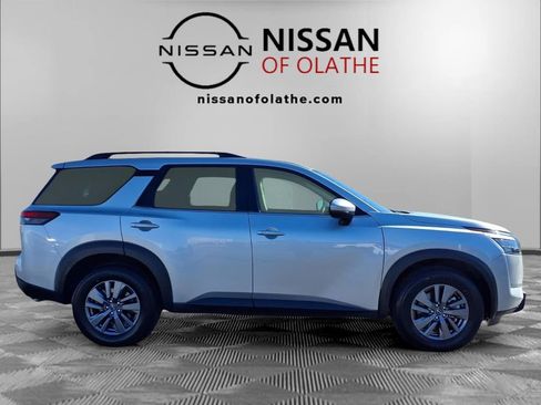 Certified 2025 Nissan Pathfinder SV image 33