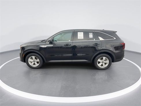 Used 2025 Kia Sorento LX image 5