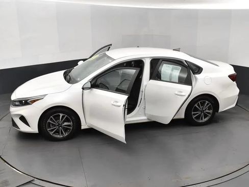 Used 2024 Kia Forte LXS FWD image 7