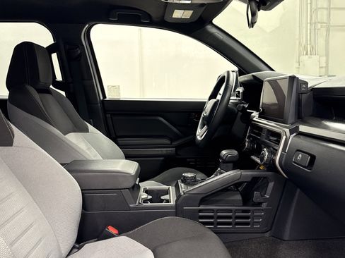 Used 2025 Toyota 4Runner TRD Off-Road image 33