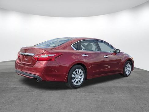 Used 2016 Nissan Altima 2.5 S w/ Interior Lighting Package FWD image 4