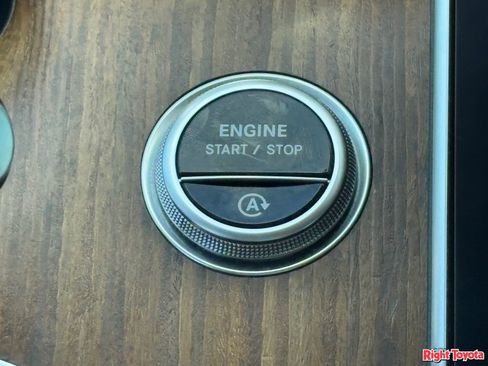 Used 2023 Mercedes-Benz C 300 4MATIC Sedan image 26