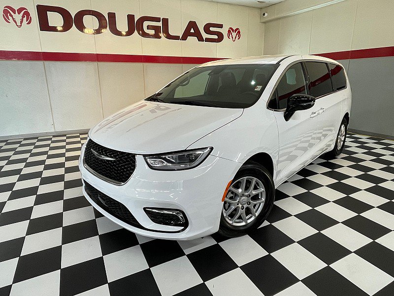 Used 2026 Chrysler Pacifica Select FWD image 1
