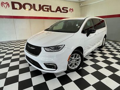 Used 2026 Chrysler Pacifica Select