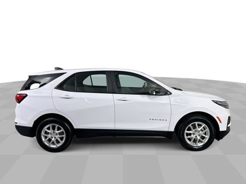 Used 2022 Chevrolet Equinox LS FWD image 9