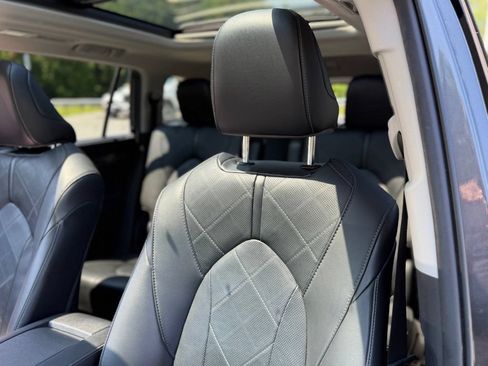 Used 2021 Toyota Highlander Platinum AWD/4WD image 9