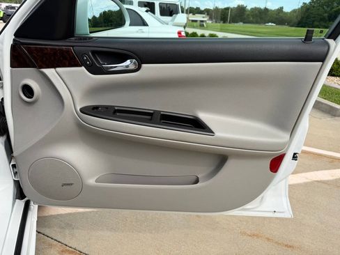 Used 2012 Chevrolet Impala LTZ FWD image 18