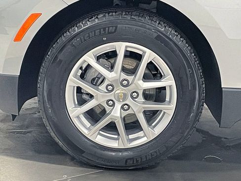 Used 2024 Chevrolet Equinox LS FWD image 30