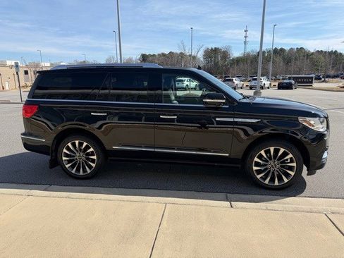 Certified 2019 Lincoln Navigator Select image 16