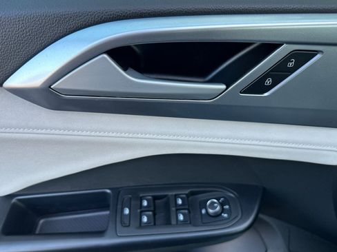 New 2026 Volkswagen Taos SE FWD image 9