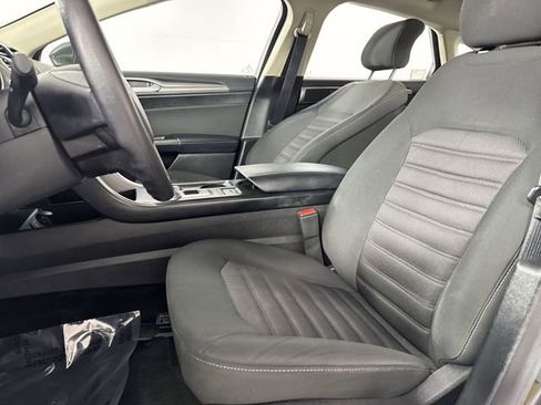 Used 2017 Ford Fusion SE image 4