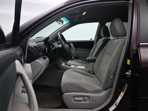 Used 2011 Toyota Highlander w/ Tech Pkg image 24