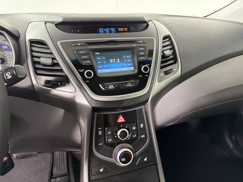 Used 2014 Hyundai Elantra SE w/ Option Group 02 FWD image 13
