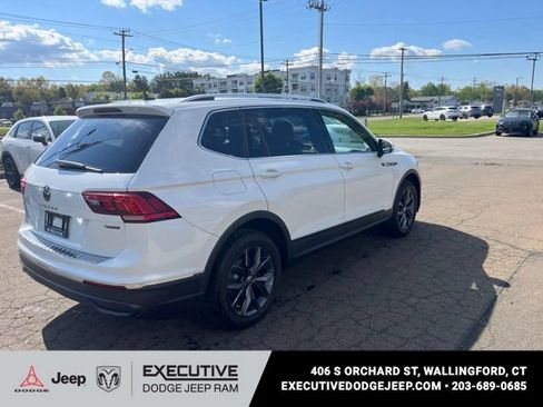 Used 2023 Volkswagen Tiguan SE AWD/4WD image 14