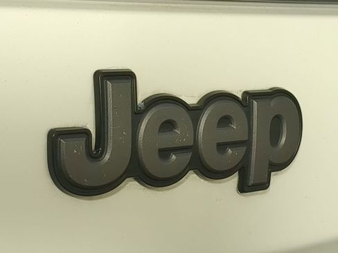 Used 2017 Jeep Cherokee Trailhawk w/ Comfort/Convenience Group AWD/4WD image 13