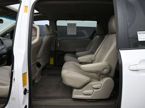 Used 2013 Toyota Sienna XLE FWD image 13