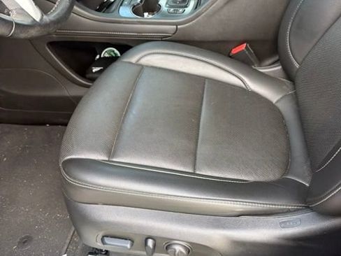 Used 2023 GMC Acadia SLT FWD image 3