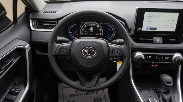 Used 2025 Toyota RAV4 LE AWD/4WD image 15