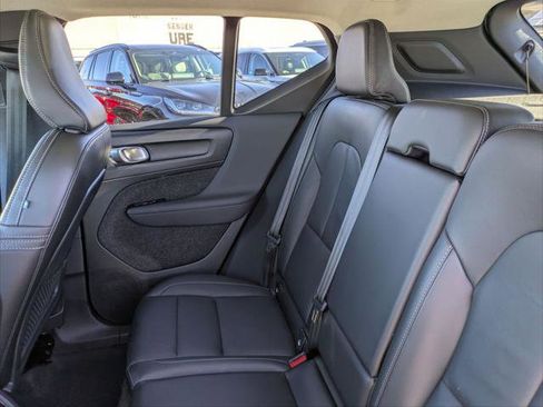 Used 2024 Volvo XC40 B5 Core w/ Climate Package image 20