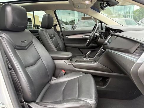 Used 2018 Cadillac XT5 Premium Luxury FWD image 32
