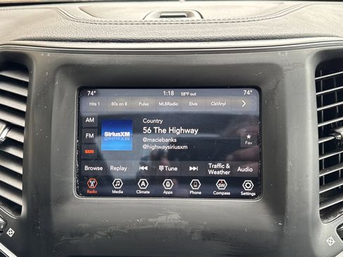 Used 2019 Jeep Cherokee Latitude Plus w/ Comfort/Convenience Group image 16