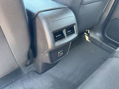 Used 2023 Chevrolet Equinox LT image 28