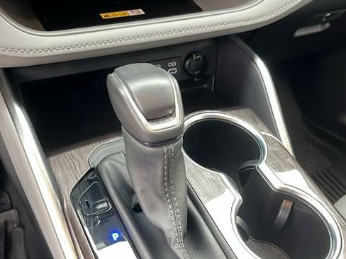 Used 2024 Toyota Highlander Platinum image 14