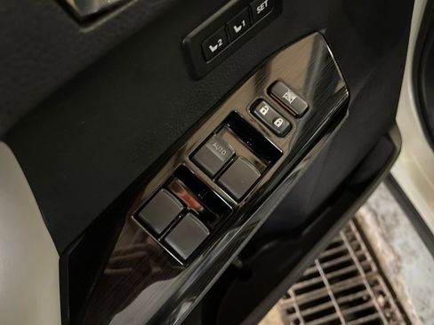 Used 2016 Toyota RAV4 Limited image 11