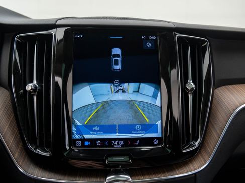 Used 2022 Volvo XC60 B5 Momentum w/ Advanced Package image 23