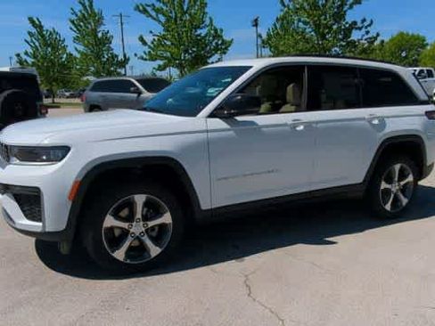 New 2026 Jeep Grand Cherokee Limited AWD/4WD image 4