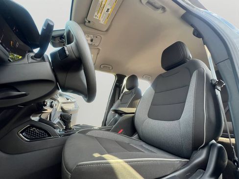Used 2025 Chevrolet TrailBlazer LT AWD/4WD image 22