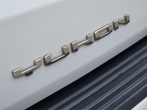 Used 2021 GMC Yukon SLT w/ SLT Luxury Package image 7
