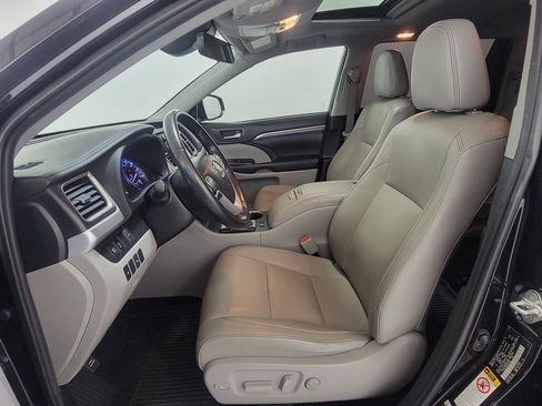 Used 2019 Toyota Highlander Limited w/ Protection Package #3 image 14