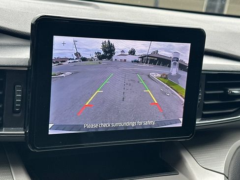 Used 2023 Ford Explorer XLT w/ Equipment Group 202A AWD/4WD image 19